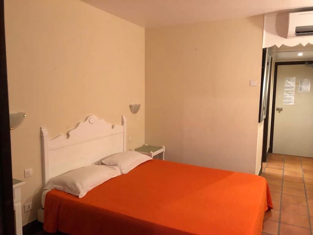 Studio in Saint-françois, With Wonderful sea View, Private Pool, Enclosed Garden - 80 m From the Beach 2