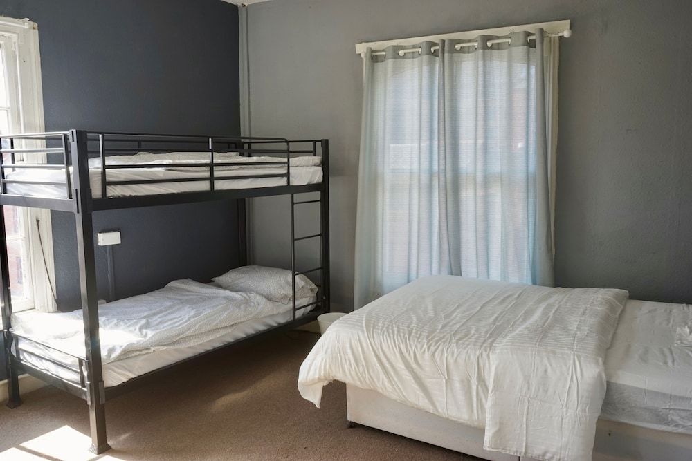 The George Backpackers 2 The George Backpackers 2