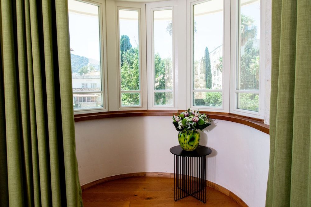 The Schumacher Hotel Haifa 3