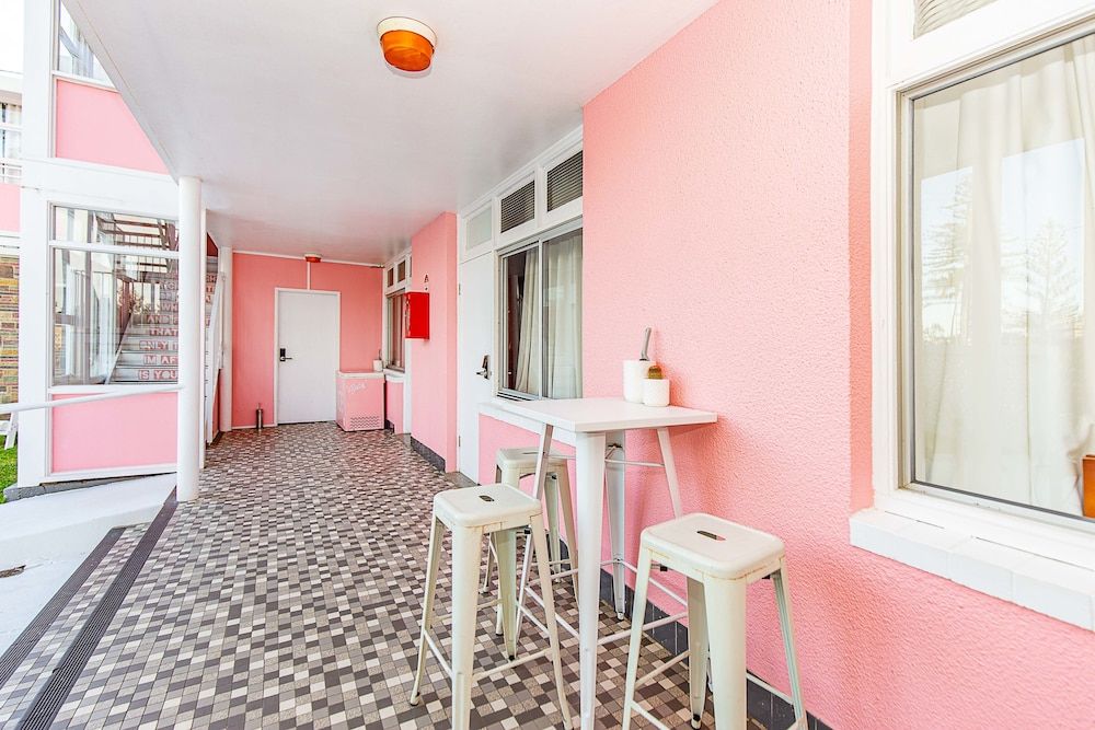 The Pink Hotel Coolangatta 2 The Pink Hotel Coolangatta 2