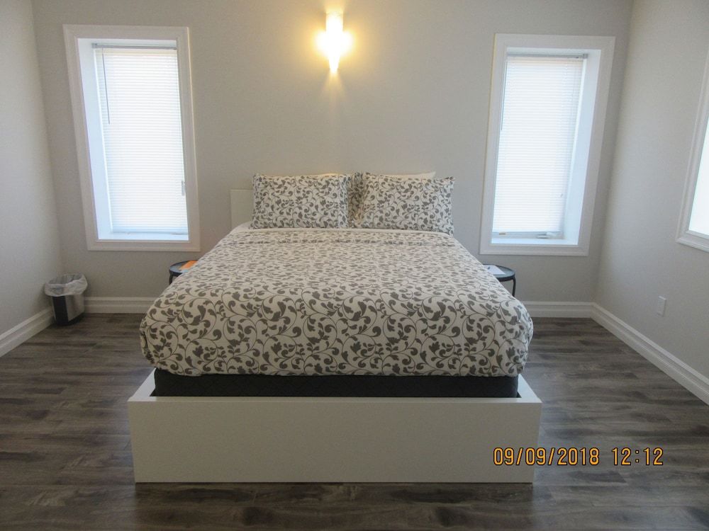 Niven Lake Bed & Breakfast 3