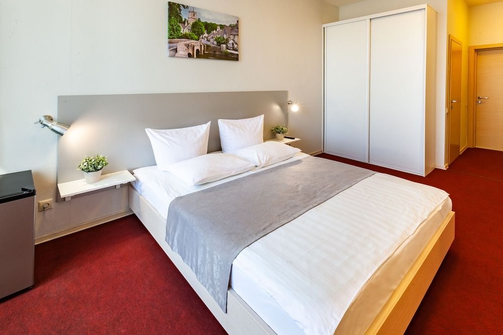 England Hotel Tyumen Centre 1