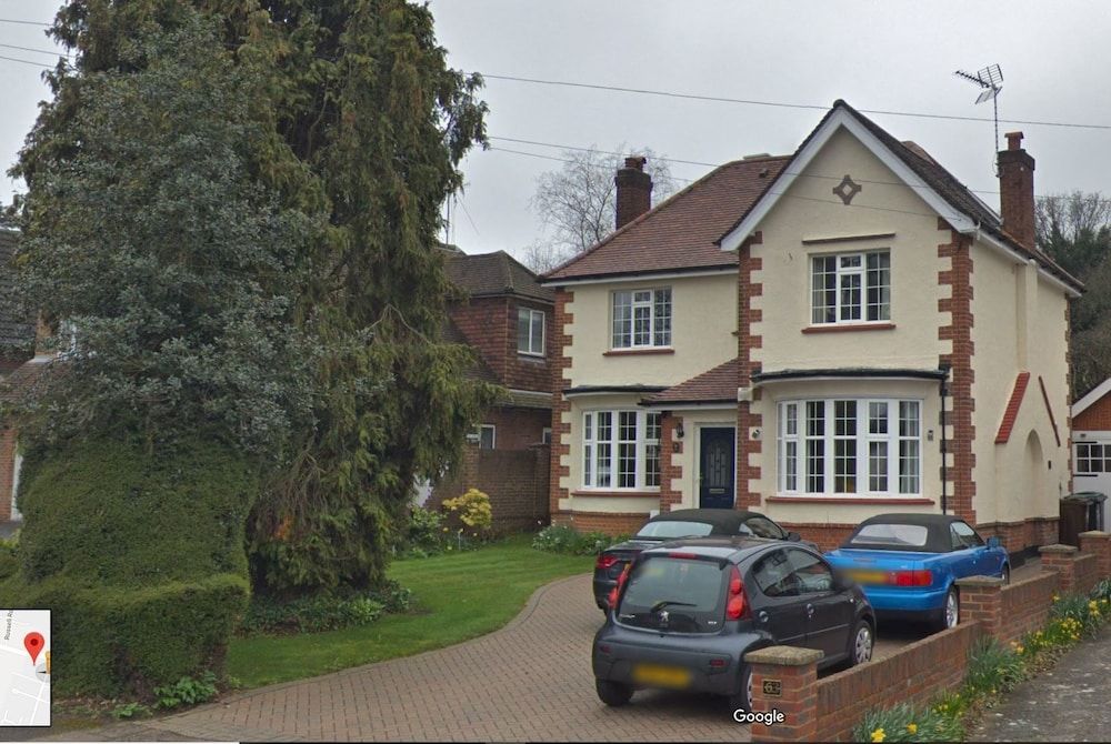 Leafy Suburban Bed & Breakfast 2