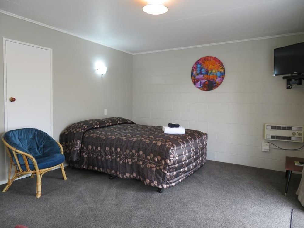 Commodore Court Motel 3