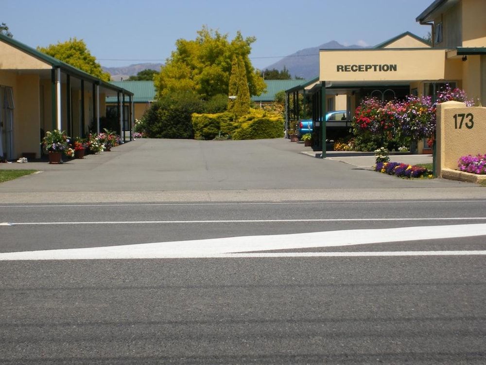 Commodore Court Motel 2