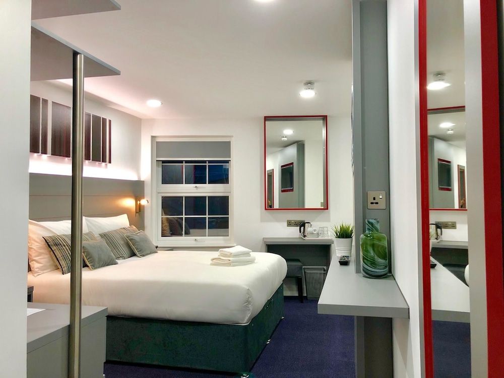 Ilford Hotel Goodmayes 1