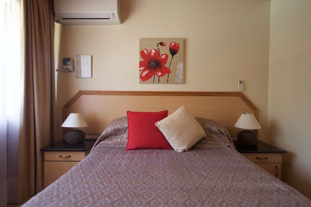 Flamingo Holiday Apartments 2