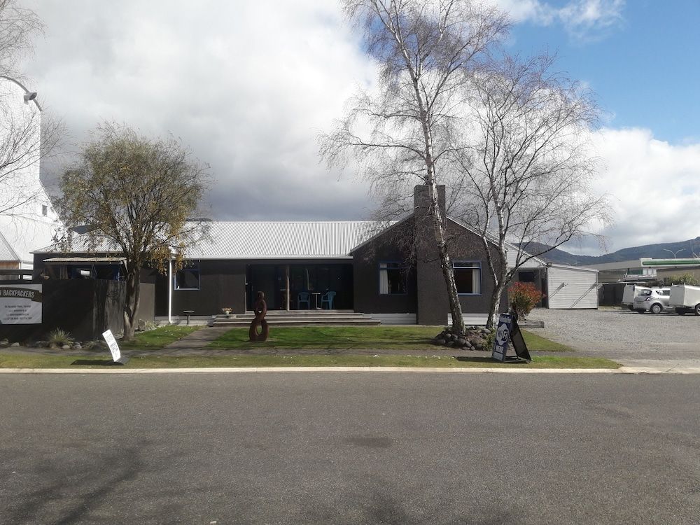 Golden Fern Backpackers