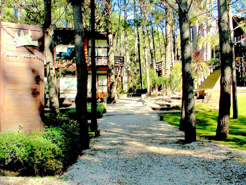 Altos Medanos - Cabañas y Club de Bosque