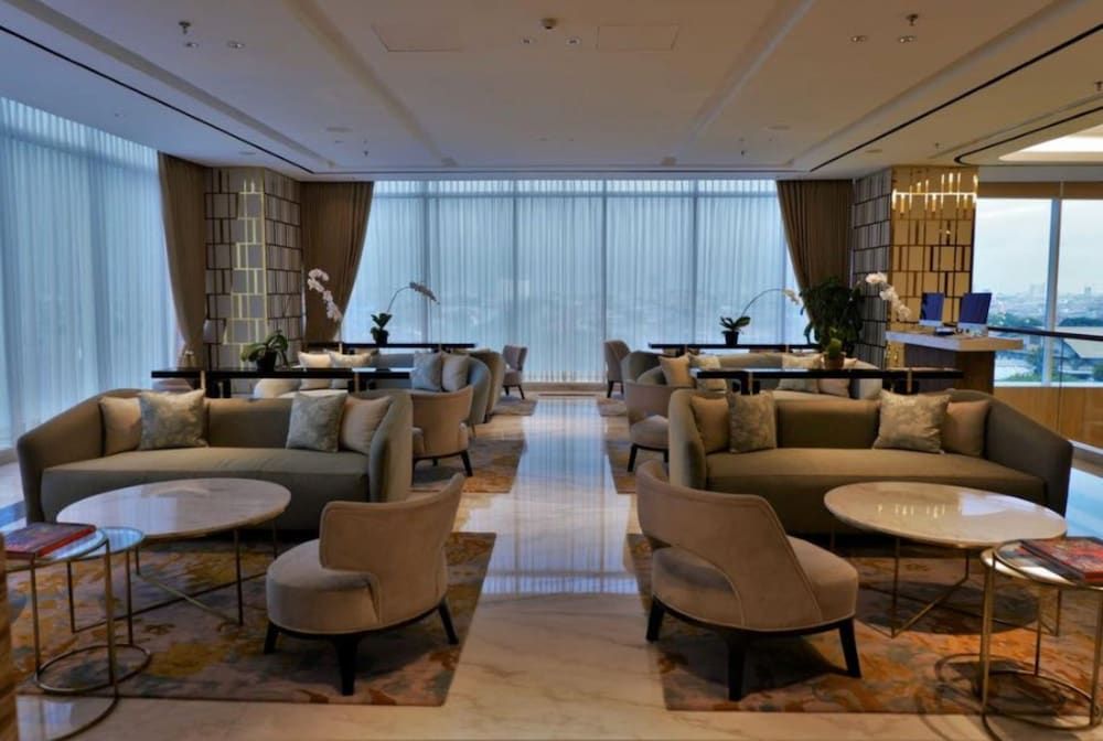 Oakwood Hotel & Residence Surabaya 2