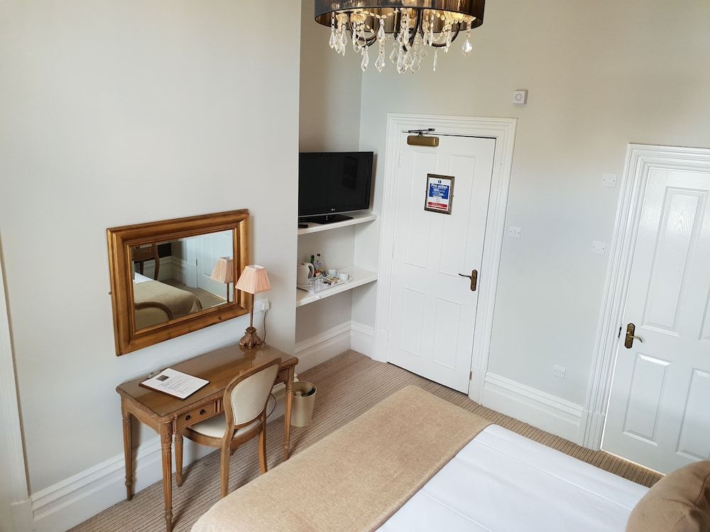 The Station Bar Grill and Rooms 3