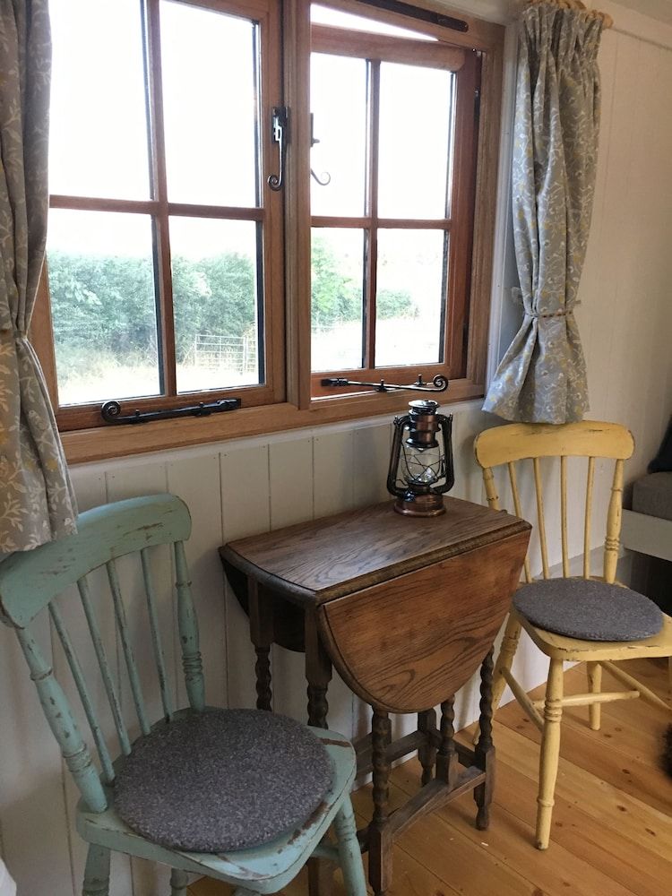 Sindles Farm Shepherd's Huts 2