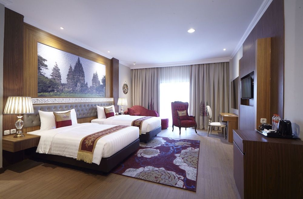 Ramada Suites by Wyndham Solo 2