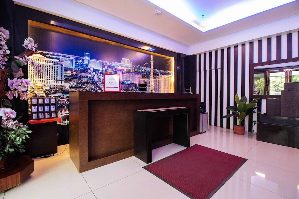 RedDoorz Premium near Trinoma Mall 3