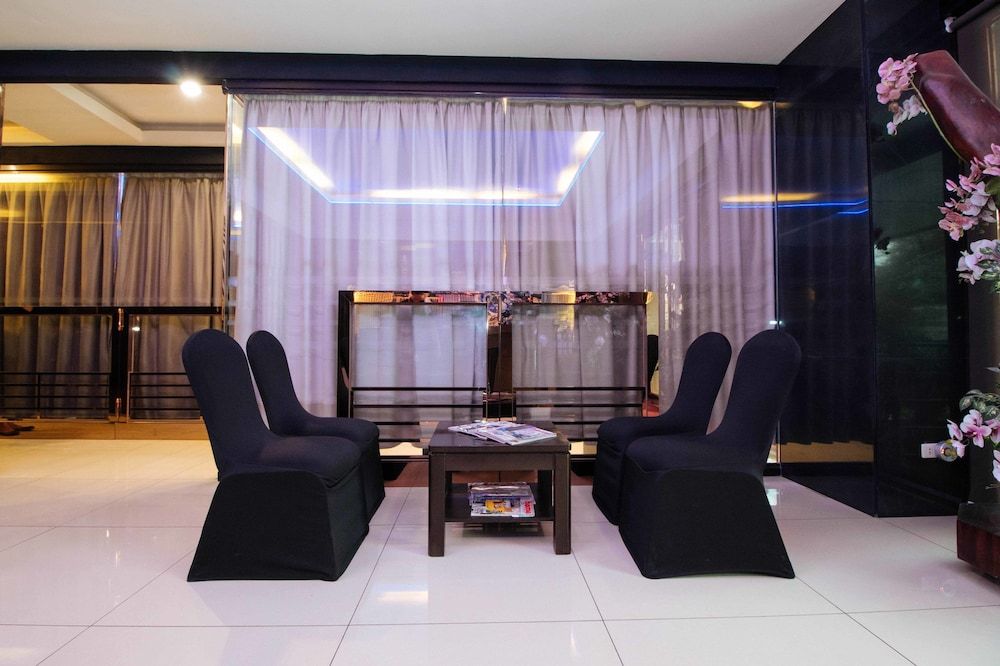RedDoorz Premium near Trinoma Mall 2