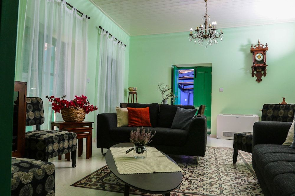 To Konatzi tis Marikas tzai tou Yianni 2