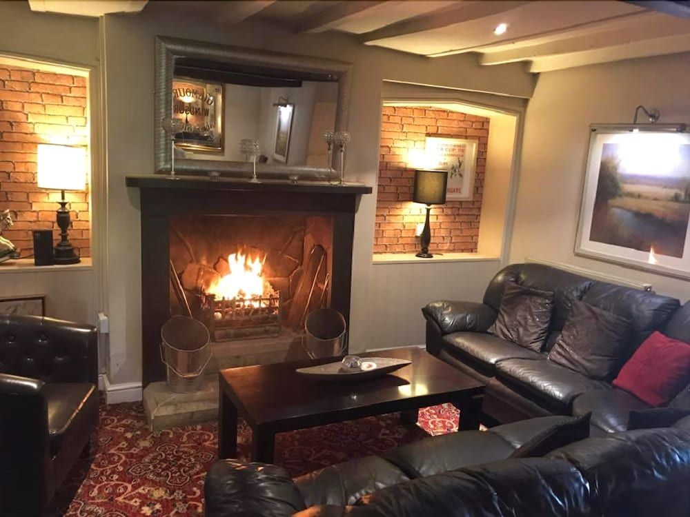 THE SHOULDER AT HARDSTOFT