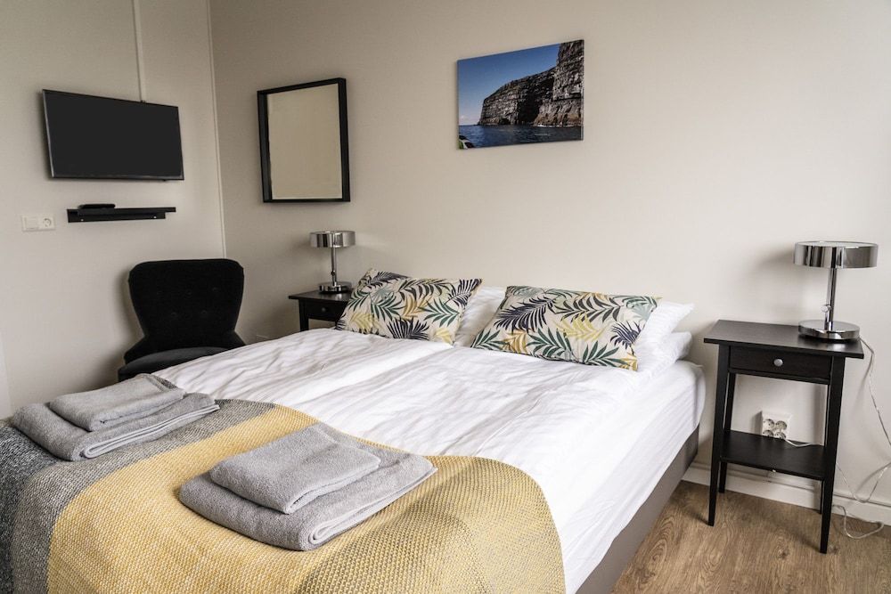 Black Beach Guesthouse 2