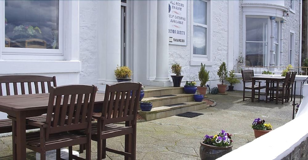 Commodore Guest House