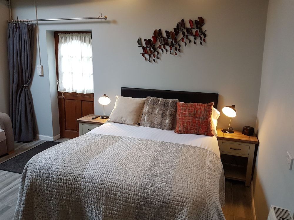 Curly Tail Accommodation 2