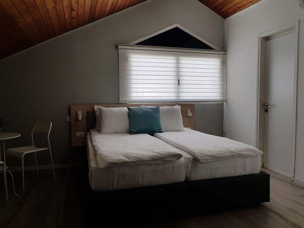 Airport Guest House 3