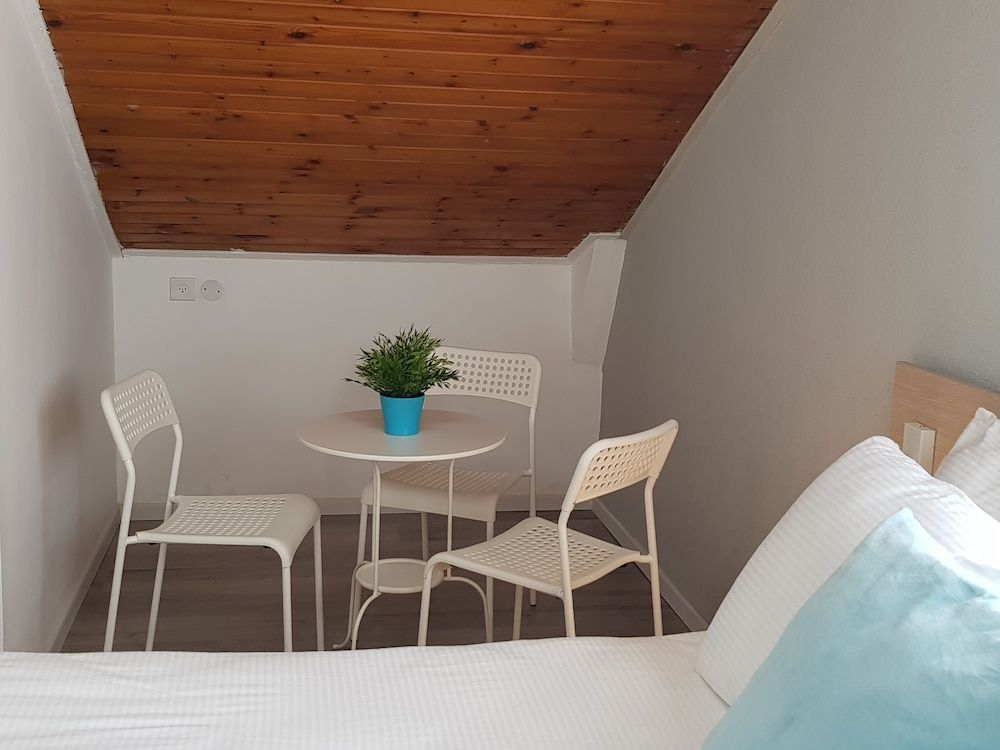 Airport Guest House 2