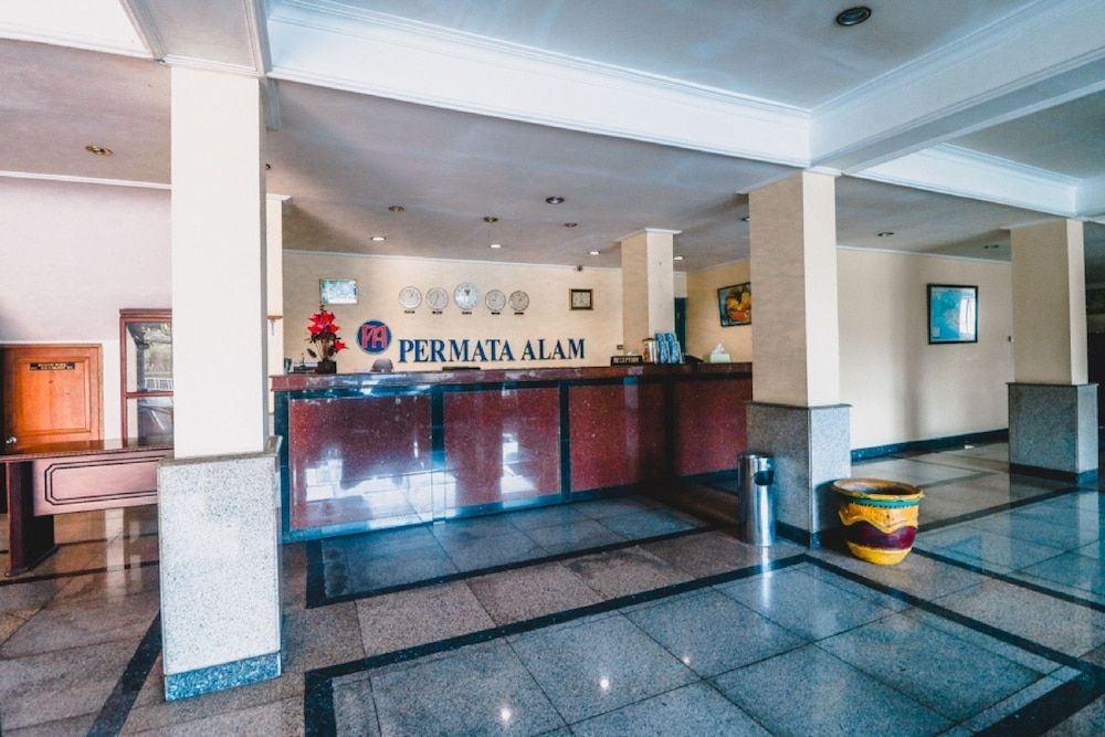 RedDoorz Plus near Taman Safari Indonesia 2