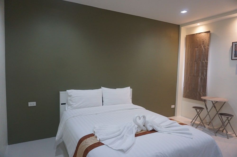 Parisa Place Hotel 3