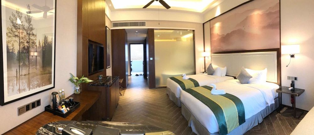 Forest City Phoenix International Golf Hotel 2