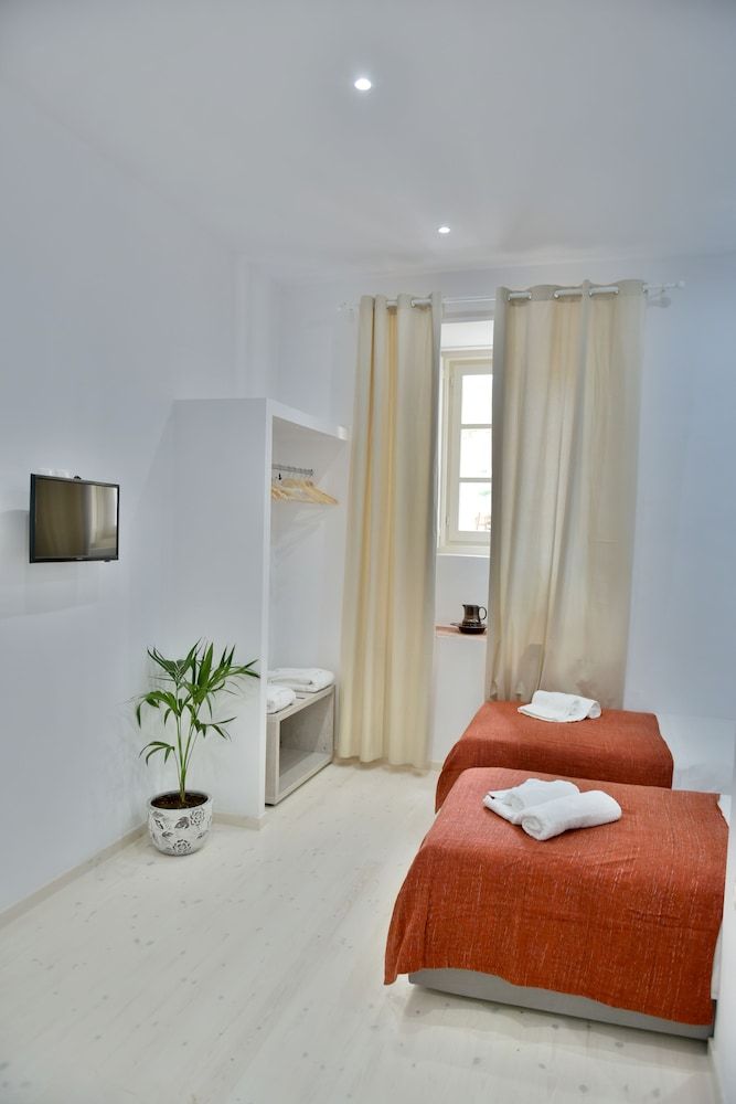 Douskos Port House 3