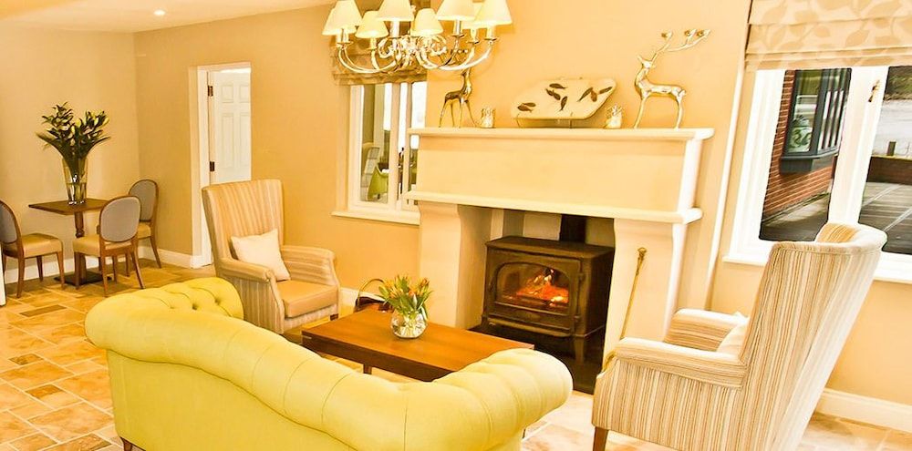 Cadmore Lakeside Hotel 3