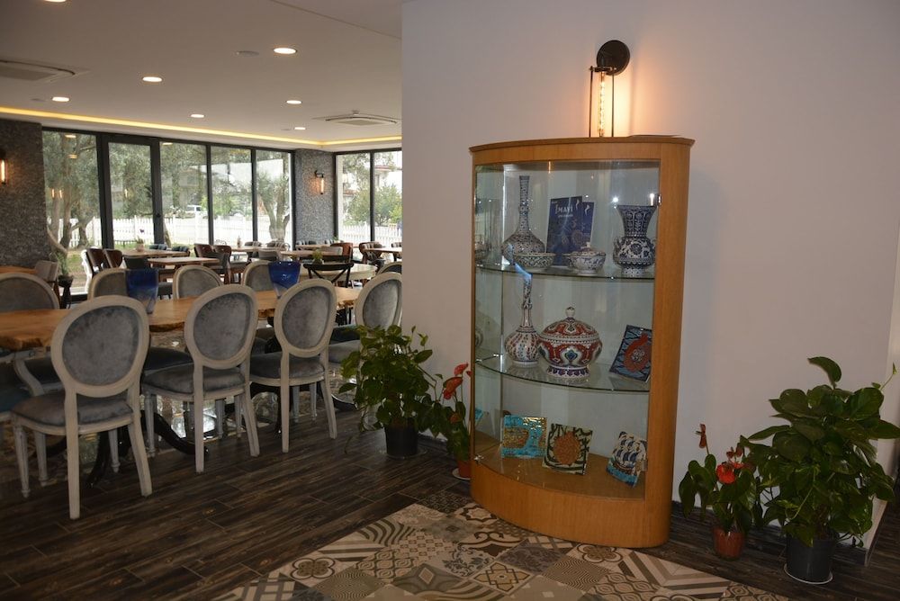 Eleia Hotel 0znik 2