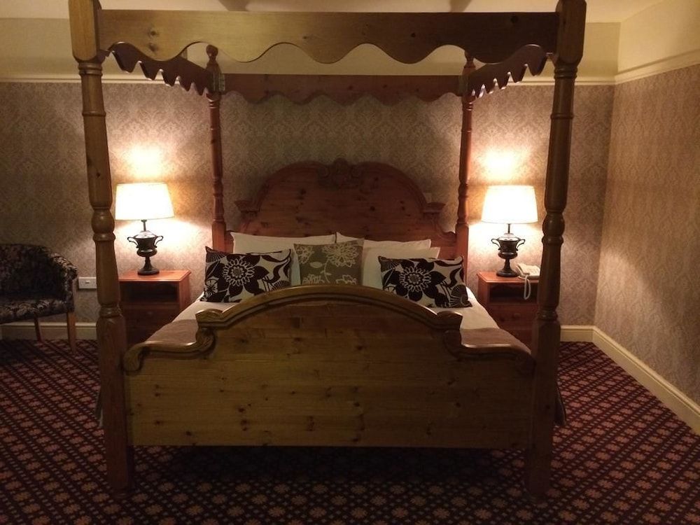 Bridport Arms Hotel 3