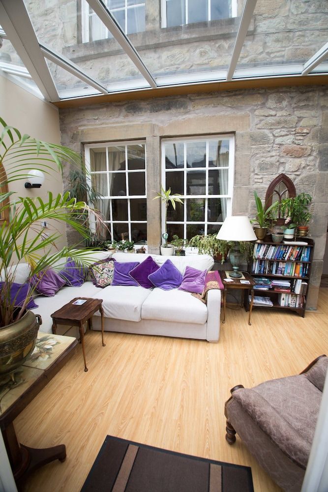 THE OLD PRIORY BED AND BREAKFAST 2