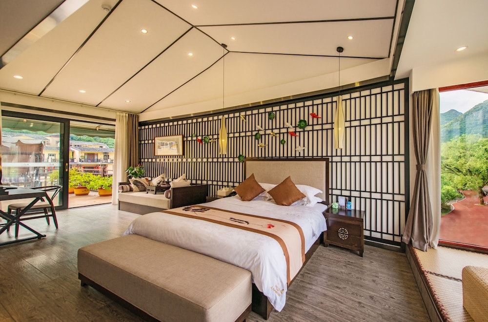 Peach Blossom Resort Hotel