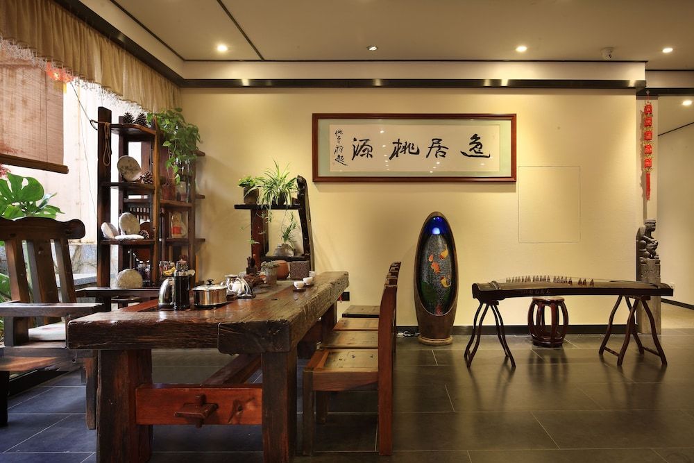 Peach Blossom Resort Hotel 3