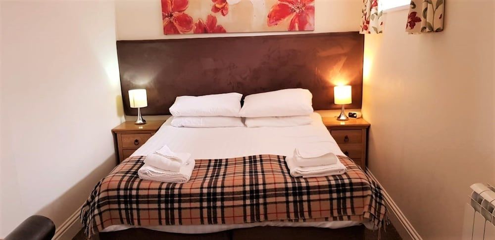 THE HARBOUR HOUSE HOTEL 3