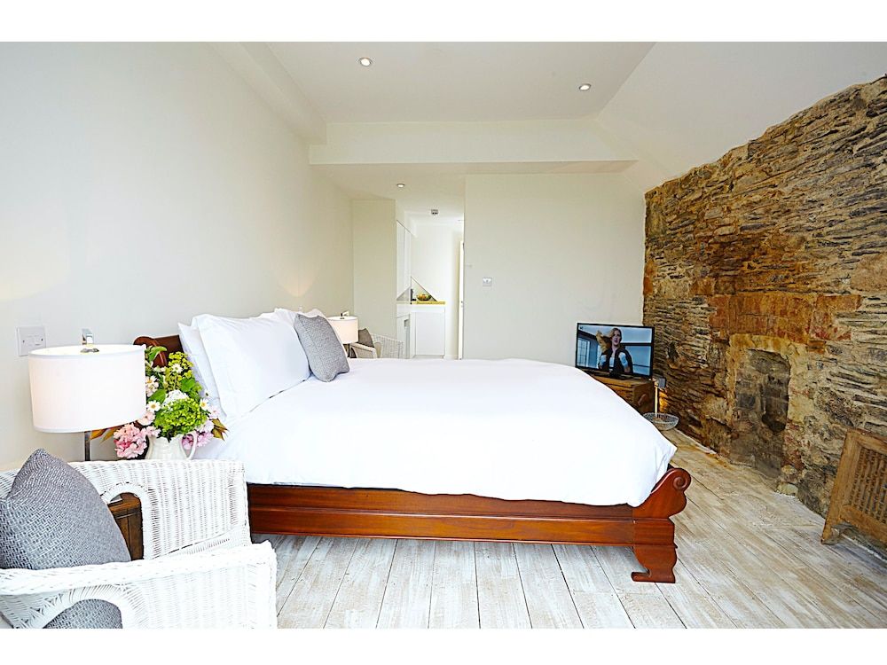 Live and Let Live Inn 2