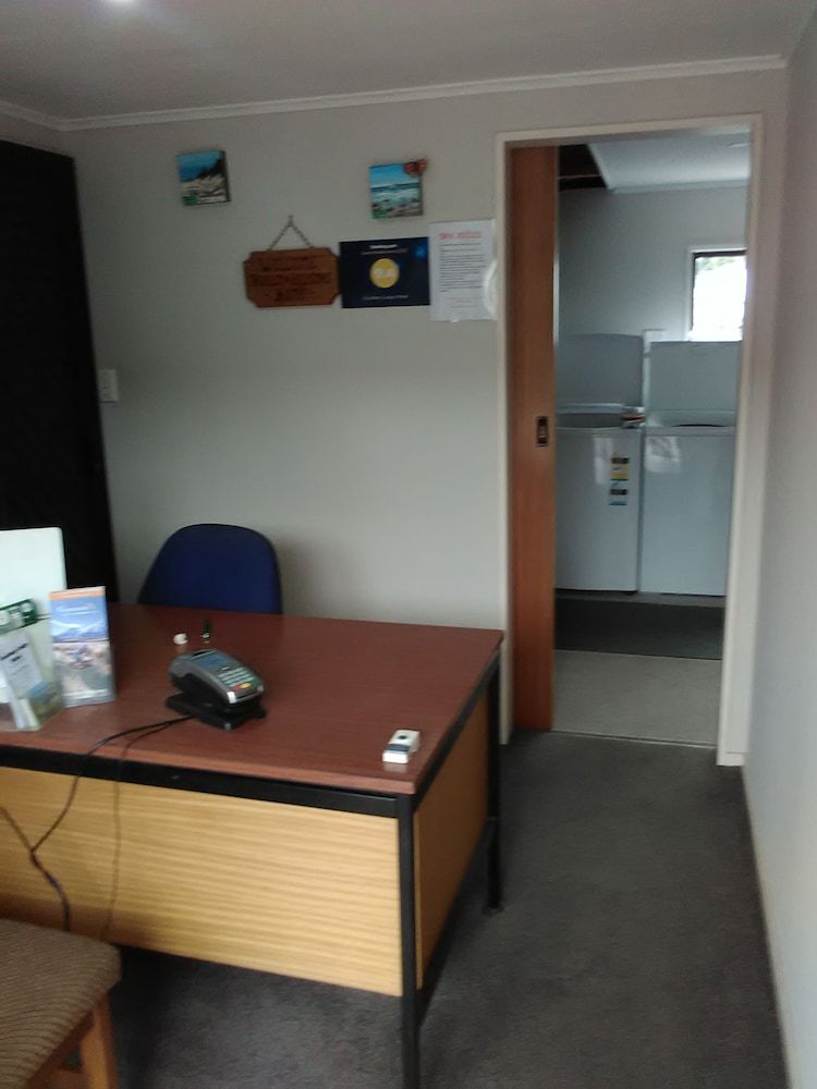 Academy Lodge Motel 2