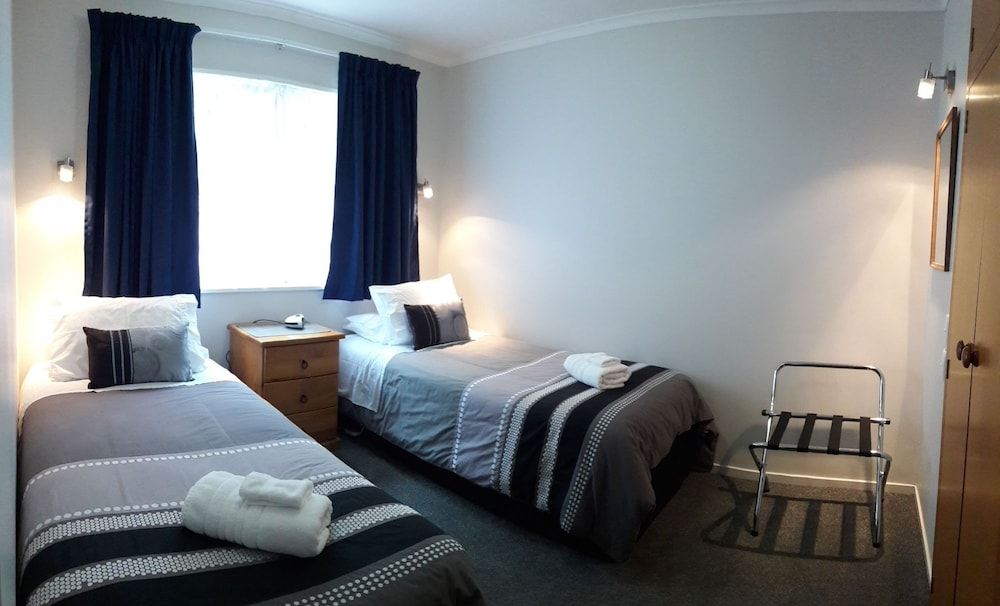 Academy Lodge Motel 3