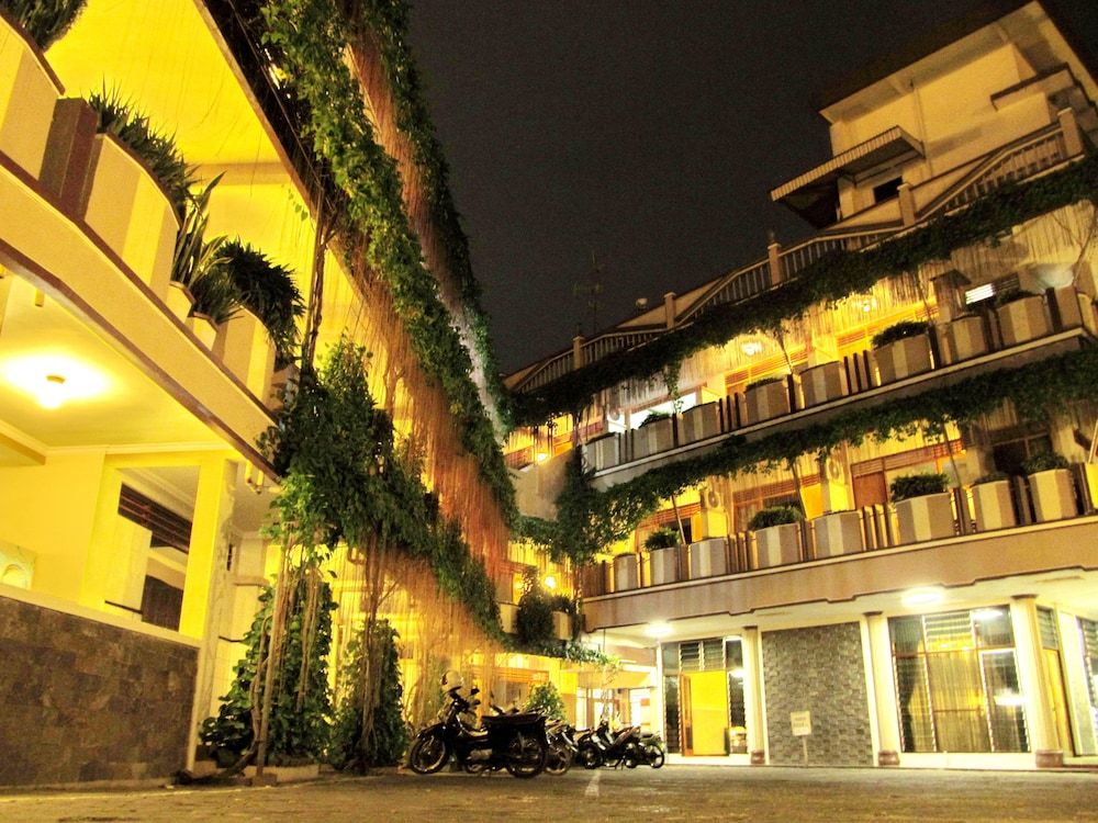 Lestari Hotel & Resto 2 estrellas en Jember