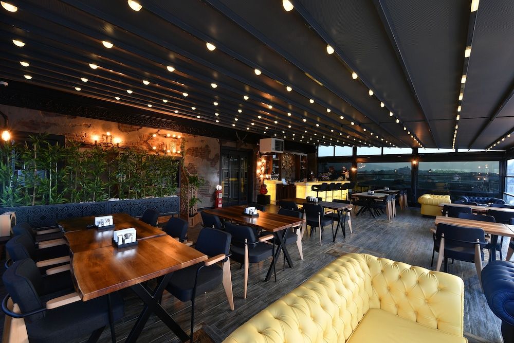 D'Lux Boutique Hotel 2