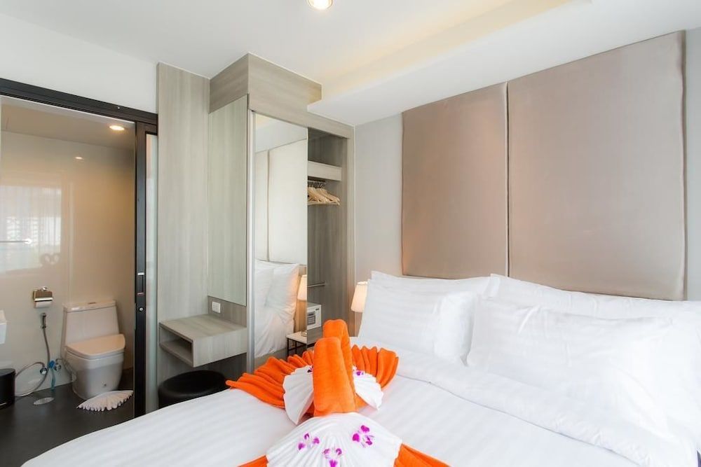 6th Avenue Phuket Apartments 2
