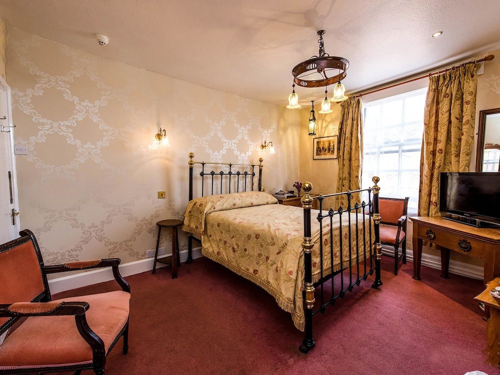 Crown and Trumpet Inn 3