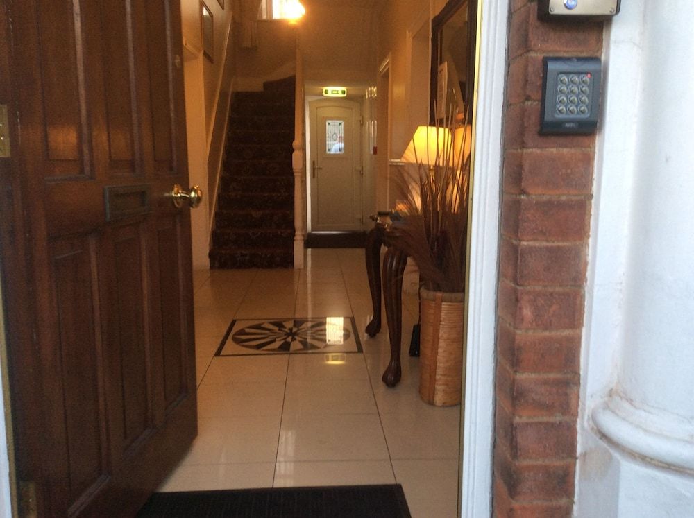 Roseville Lodge B&B 3