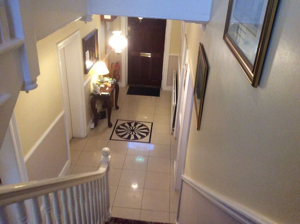 Roseville Lodge B&B 2