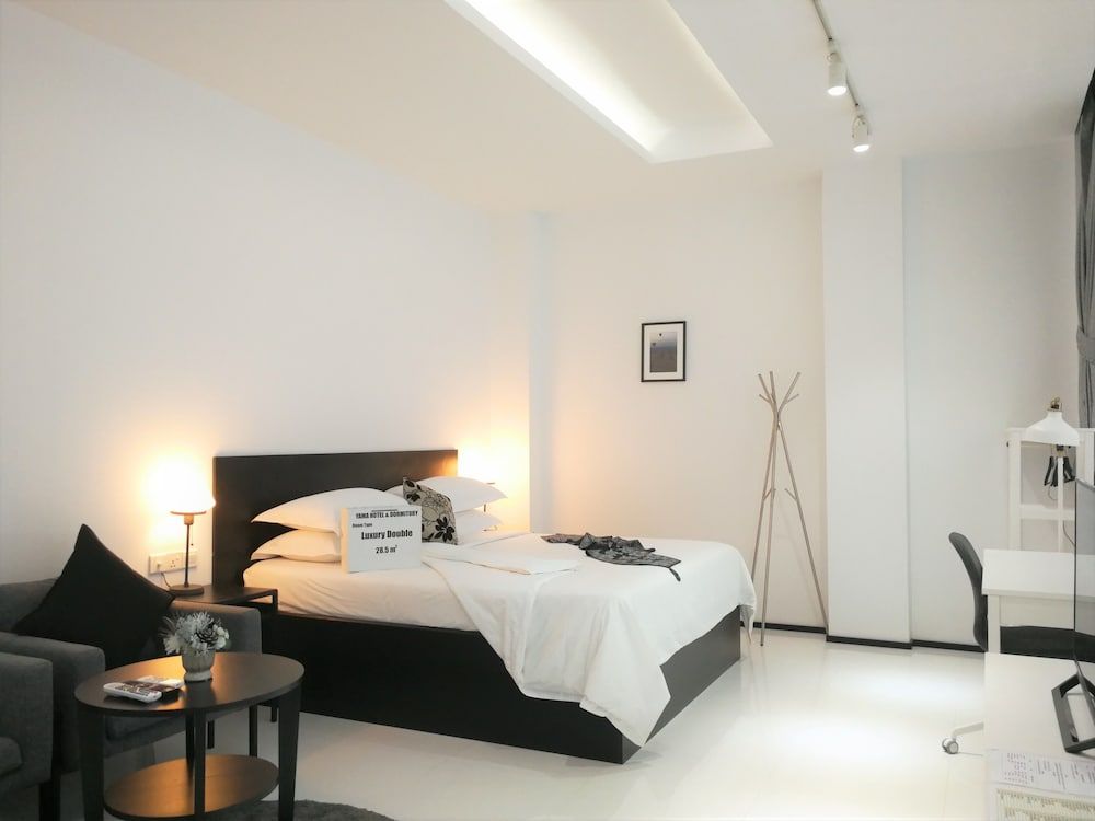 Yama Hotel & Rooftop Bar