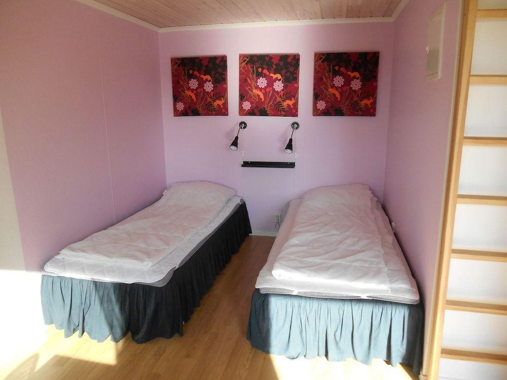 The Visitor Stugby 2