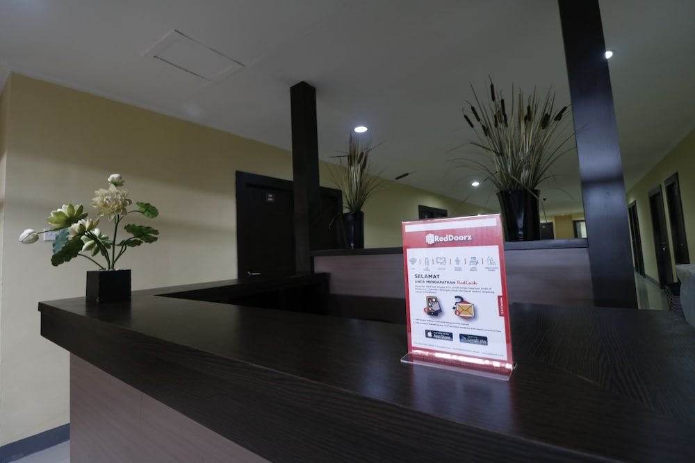 RedDoorz near ITC Cempaka Mas 3