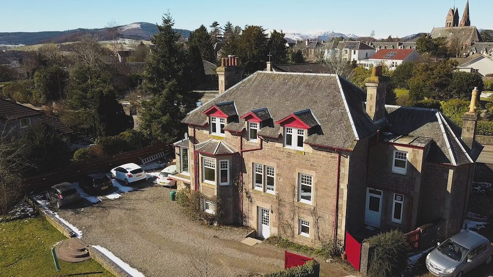 Fir Tree Bed and Breakfast at Galvelbeg House 3 estrelas em Crieff